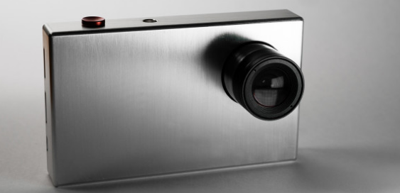 Tiny1 compact camera specializes in shooting stars